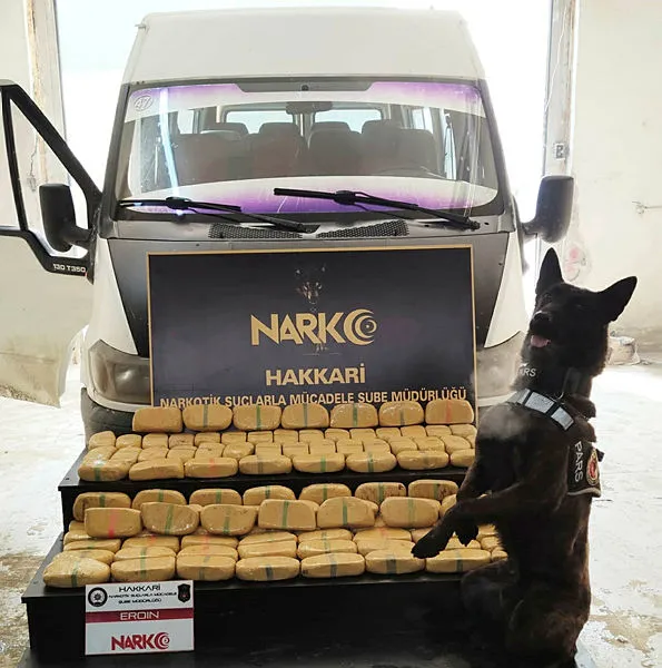Narkotik köpegi 'Pars' ile yapılan aramada 56 kilo eroin ele geçirildi - 1