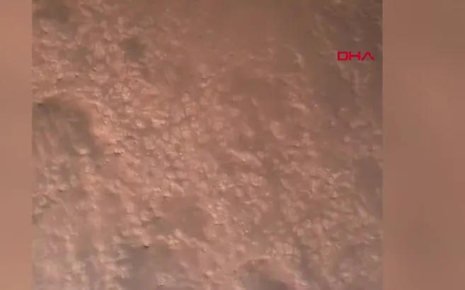 NASA ilk kez yayınladı! Dünya bu görüntüleri konuşuyor: İşte en net haliyle Mars’a iniş anları