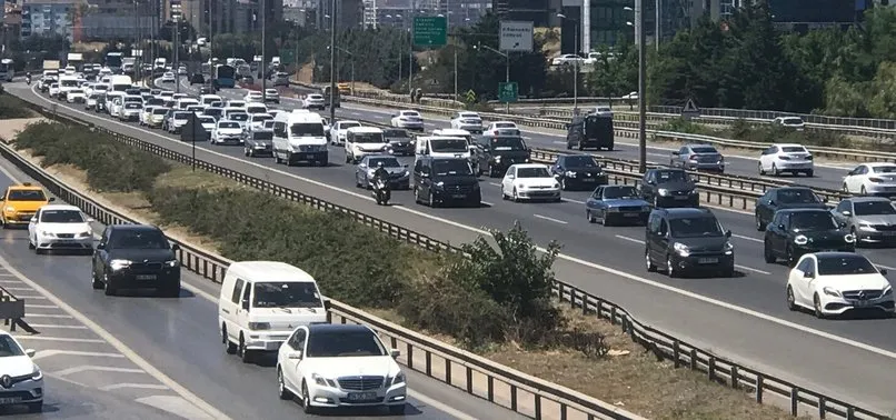 Bu yıl ilk kez uygulanan ara tatilde yola çıkmaya hazırlanan sürücüler önemli uyarı