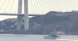 Rus savaş gemisi İstanbul Boğazı’ndan geçti