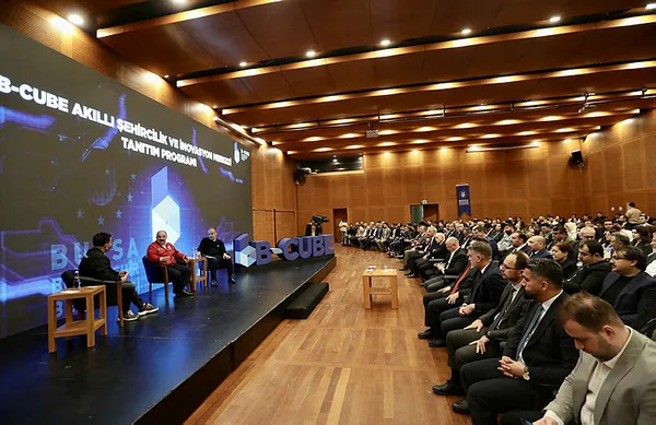 Bakan Varank’tan 7’liye tepki: Lafa gelince milletten yana oluyorlar