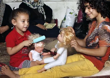 Gözü dönen İsrail askerleri oyuncaklara saldırdı!