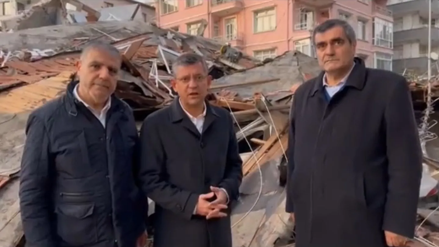 CHP'den AFAD'a karşı bilinçli iftira çalışması! Sahne Özgür Özel'in! Afet bölgesindeki gönüllüleri enkazdan daha fazla yordular