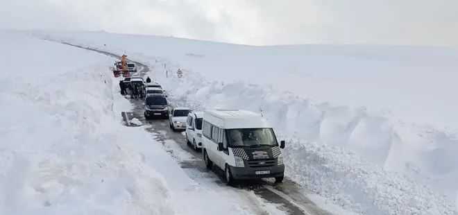 Muş’ta karda mahsur kalan 60 kişi kurtarıldı