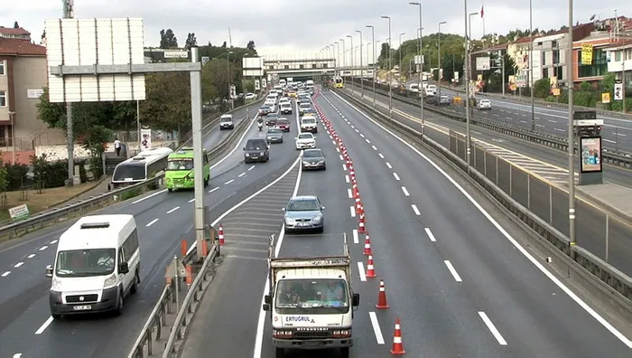 İstanbulluların çilesi başladı: Haliç Köprüsü’nde trafik kilit! Havadan böyle görüntülendi - 1
