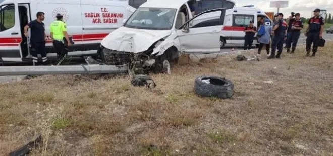 Konya’da lastiği patlayan araç direğe çarptı: 6 kişi yaralandı