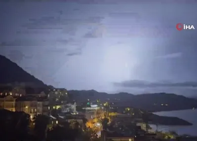 Şimşeklerin dansı kamerada