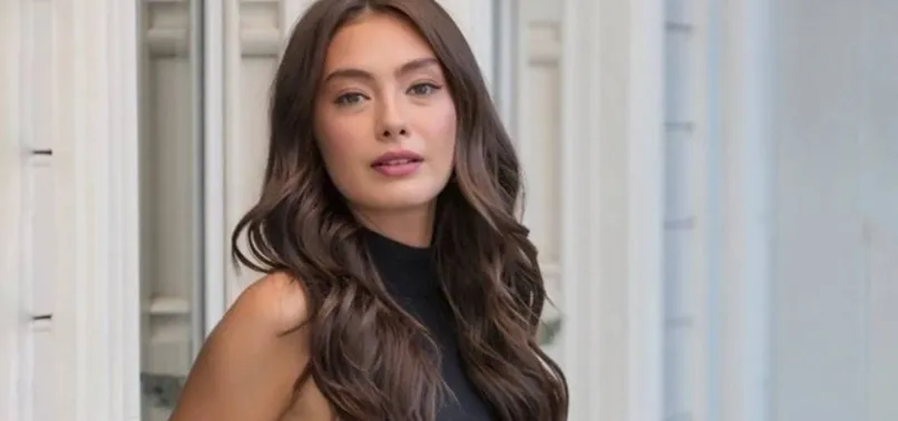 Neslihan Atagül'den 7 milyon kutlaması