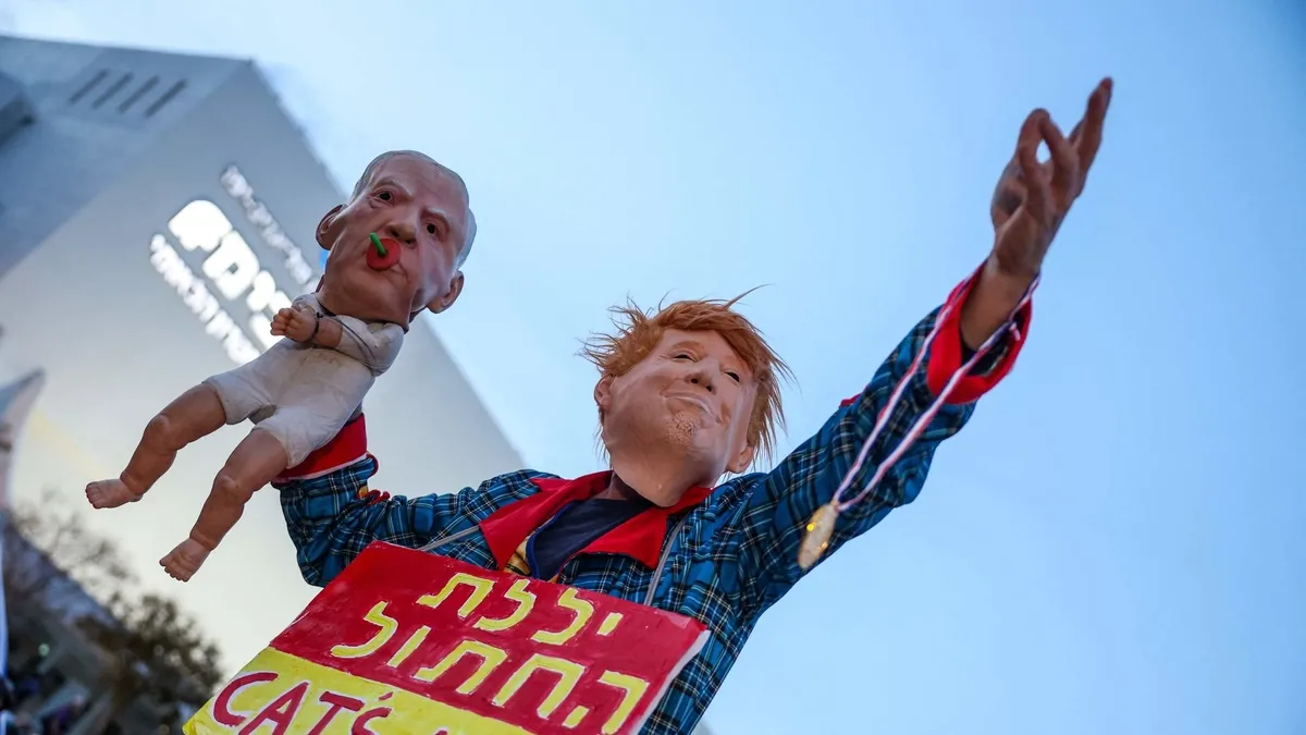 Tel Aviv sokaklarında katil Bibi'ye öfke seli: “Faşist hükümet” protestosu