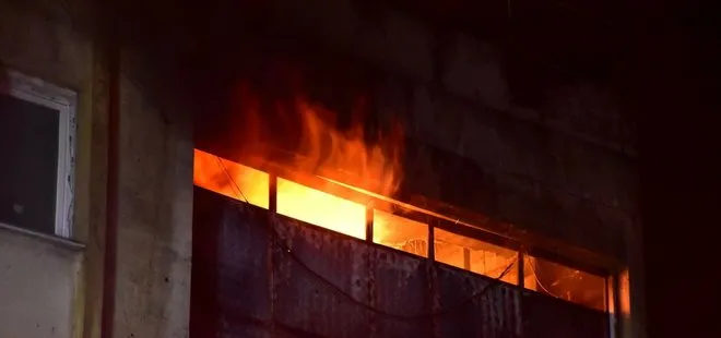 Son dakika: İzmir’de iki ayrı fabrikada yangın paniği