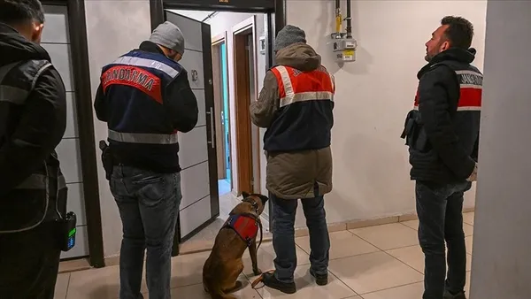 tekirdagda-uyusturucu-operasyonu-jandarma-ekipleri-suclulara-savas-acti-1693226033889.jpg Tekirdağ’da uyuşturucu operasyonu! Jandarma ekipleri suçlulara savaş açtı - 3