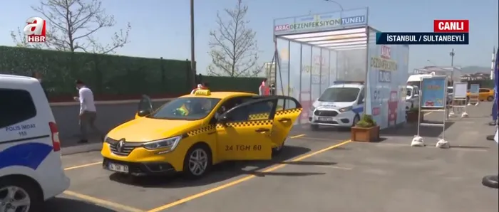 Sultanbeyli’de dezenfeksiyon tüneli kuruldu! Taksi ve minibüsler dezenfekte ediliyor
