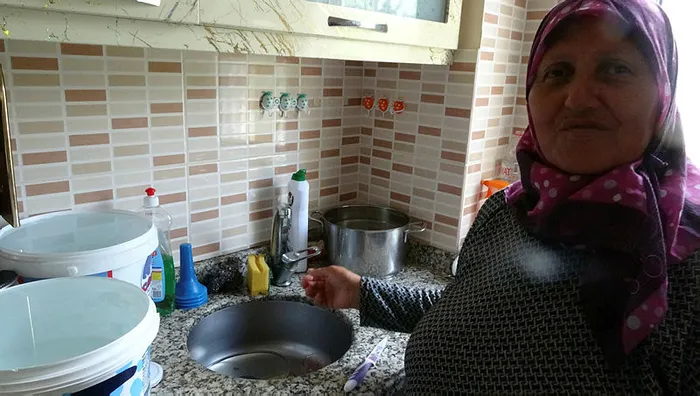 Şile’de suları akmayan vatandaş İBB ve İSKİ'ye isyan etti! “Torunlarım su olmadığı için yıkanmaya denize gidiyor" - 1