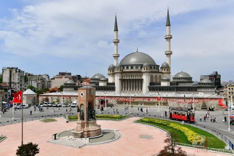 Taksim Camii’nde ilk namaz bugün kılındı! Başkan Erdoğan 27 yıl önce yerini böyle göstermişti 19