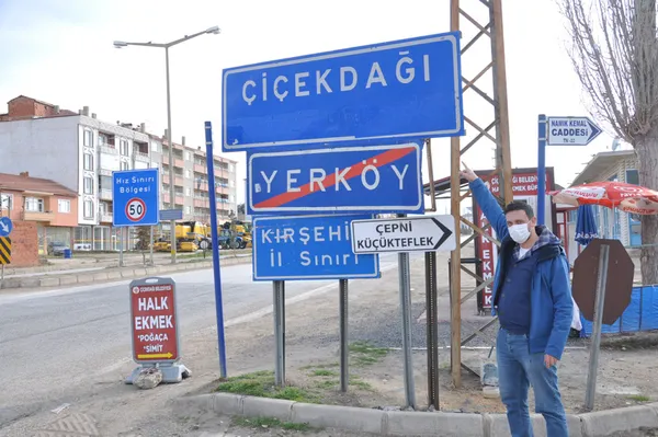 1617521379655.jpg Korona iki ilçeyi böyle ayırdı! Yolun bir tarafında serbest diğer tarafında kısıtlama! - 2