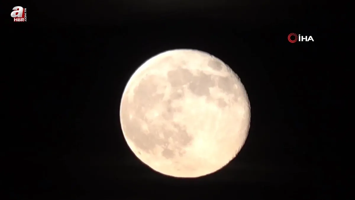 Şişkin ay görsel şölen sundu