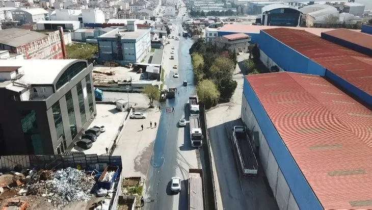 İstanbul’da tedirgin eden görüntü: Rögardan ’mavi su’ fışkırdı