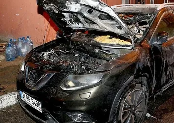 İstanbul'da 3 araç kundaklandı