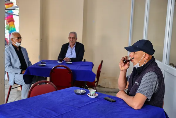 vatandaslar-kafe-ve-restoranlara-akin-etti-1622531483363.jpg Vatandaşlar kafe ve restoranlara akın etti! - 8