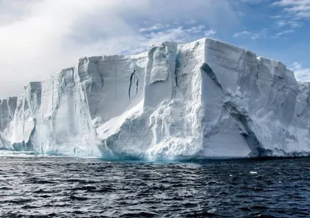 Korkulan olmadı! Buzdağından kopan 152 milyar ton su büyük panik yarattı