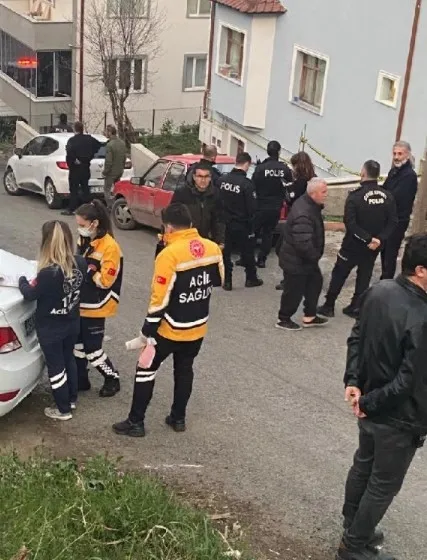 sakaryada-iftar-saatinde-miras-katliami-agabeyi-yengesi-ve-yegenini-oldurdu-1649226238624.jpg Sakarya’da iftar saatinde miras katliamı: Ağabeyi, yengesi ve yeğenini öldürdü - 5