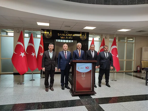 1708612561612.jpg Bakan Uraloğlu Şanlıurfa'da konuştu: Kalkınma Yolu Projesi için işleri sıkı tutuyoruz! Yeni bir otoyol müjdesi... - 1