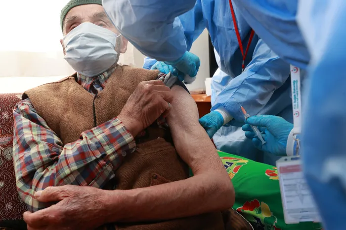 Son dakika: Aşılamada 3. adım! 85 yaş ve üzerindeki vatandaşlar da evlerinde aşılanıyor - 5