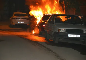 Kırıkkale'de park halindeki araç kül oldu