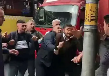 Esenyurt'ta kamyonet sürücüsü ile İETT şoförü arasında kavga