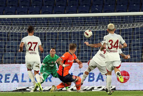 Başakşehir - Galatasaray: 1- 2 | Icardi tarihe geçti MAÇ SONUCU ÖZET
