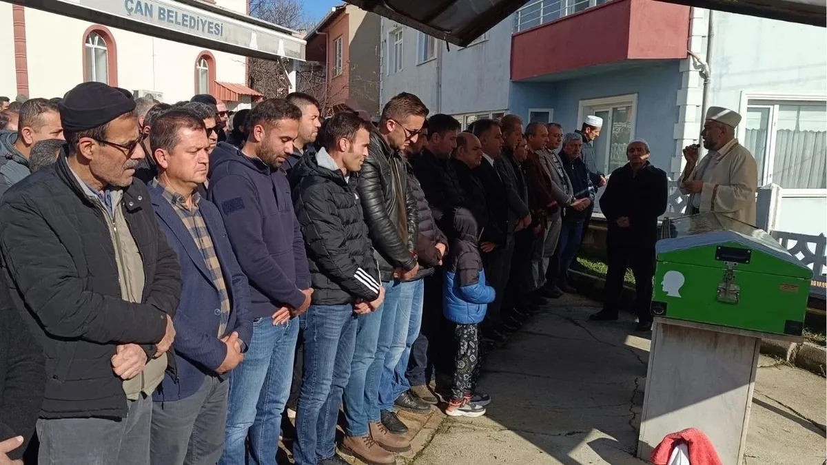 Kalp krizi geçiren muhtar son yolculuğuna uğurlandı