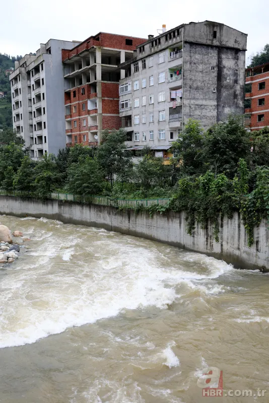 Rize yine sular altında: Dereler taştı yollar kapandı 14