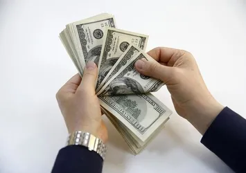 Dolar ve euro güne düşüşle başladı