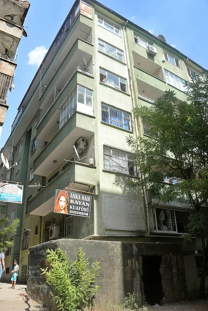 Kan donduran olay! Günlük kiralık evin balkonundan atladı - 2