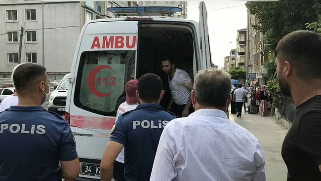 İstanbul’da kucağında çocuğuyla ambulansa koşan babanın feryadı yürek yaktı - 4