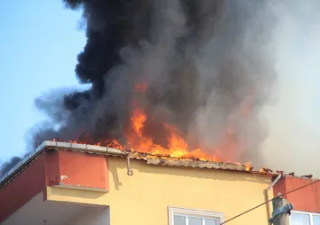 Son dakika: İstanbul'da korkutan yangın