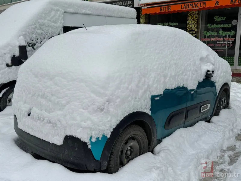 Hakkari'de kar yağışı şehri beyaza bürüdü! Onlarca köy yolu ulaşıma kapandı 18