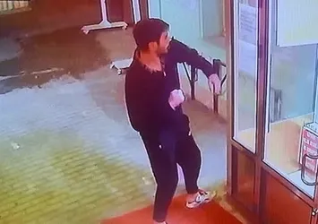 Cami kapısına alçak saldırı! O hadsiz tutuklandı