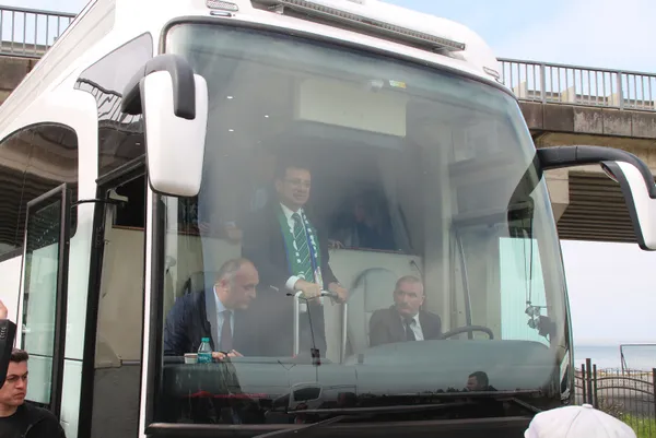 Ekrem İmamoğlu İETT’ye ait otobüsle Karadeniz gezisine çıktı