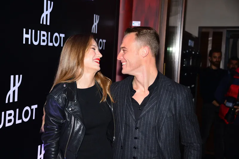 серенай сарыкая с мужем. керем бурсин и серенай сарыкая снова вместе. керем бурсин серена сарыка. керем бурсин и серенай сарыкая. серенай сарыкая и керем бюрсин.