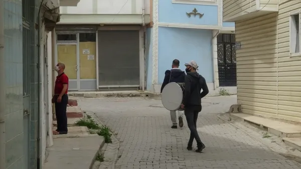 Ramazan davulcuları vakti gelmeden sokağa indiler! İşte sebebi - 2