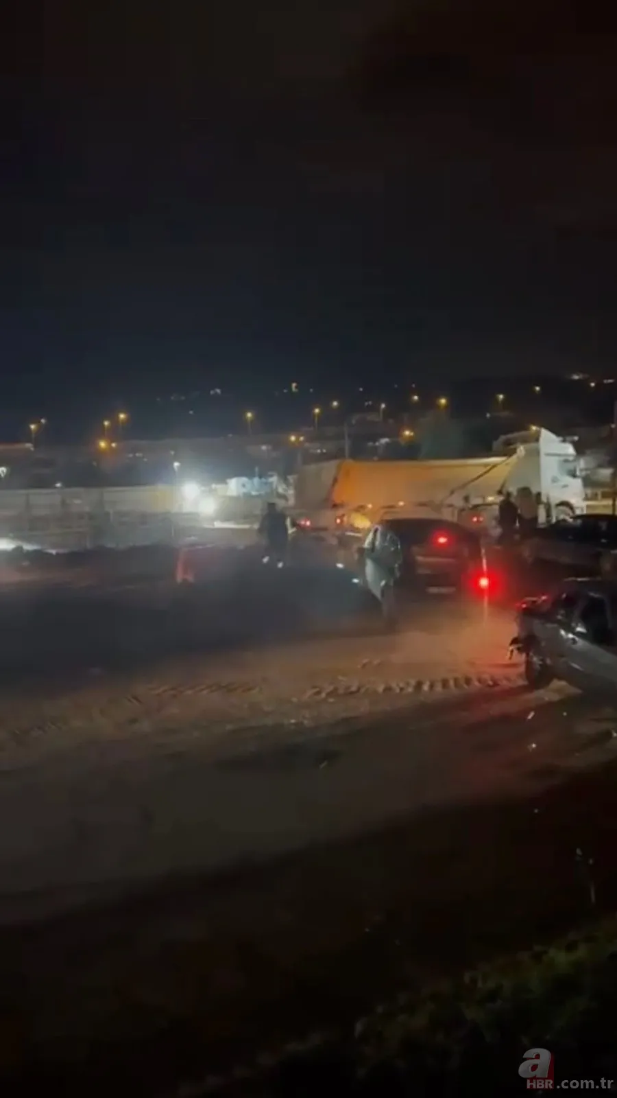 Kaza sonrası ortalık karıştı! Öfkeli sürücü dehşet saçtı 1