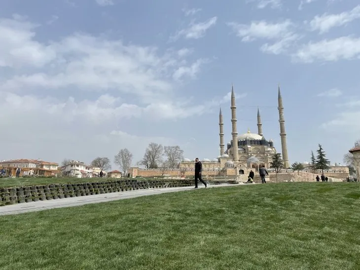 Selimiye Camisi’nin ihtişamını gözler önüne seren meydan projesi