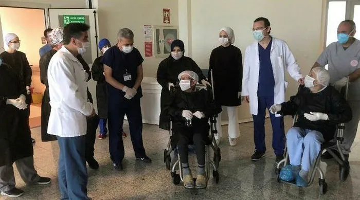 Manisa'da 87 yaşındaki iki kişi koronavirüsü yendi - 2