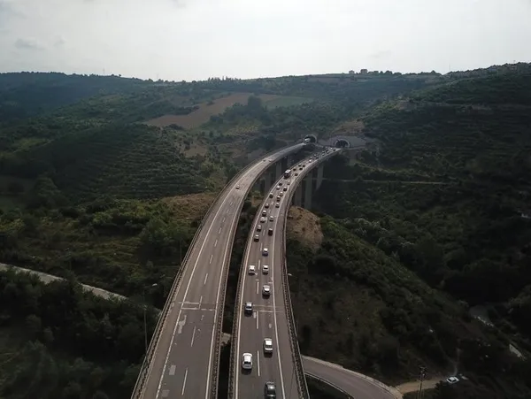 1627273175963.jpg Muhalefetin otoyol ve köprü yalanı çöktü! Taahhüdün üzerinde araç geçti - 2