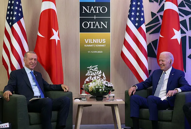 abd-ile-yeni-sayfa-mi-aciliyor-erdogan-biden-gorusmesi-sonrasi-iliskiler-nasil-sekillenecek-1689151992669.jpg ABD ile yeni sayfa mı açılıyor? Erdoğan-Biden görüşmesi sonrası ilişkiler nasıl şekillenecek? - 1