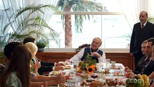 Yalı Çapkını’nın fettan yengesi İfakat’ın başından geçenler hüngür hüngür ağlattı! Mert Ramazan Demir ve Afra Saraçoğlu’nun başrolünü paylaştığı hikaye gerçekmiş! Gülseren Budayıcıoğlu anlattı 9