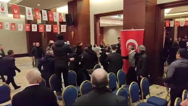Zafer Partililer aday tanıtım toplantısında birbirine girdi! Yumruklar havada uçuştu