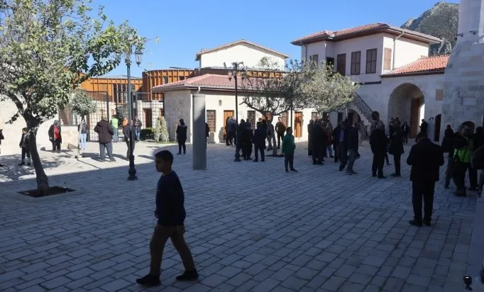 hatayda-baskan-erdoganin-acilisini-gerceklestirdigi-habibi-neccar-camiine-akin-1766924371459.jpg Fotoğraf-İHA