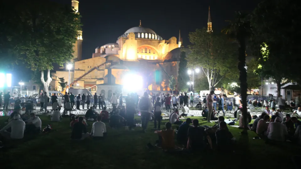 Dünyanın gözü Ayasofya Camii'nde! Son hazırlıklar yapılıyor